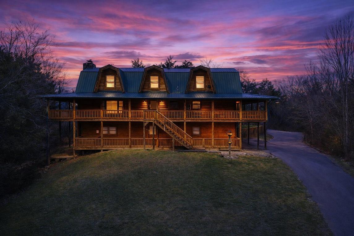Smoky Bear Lodge with Guest House
