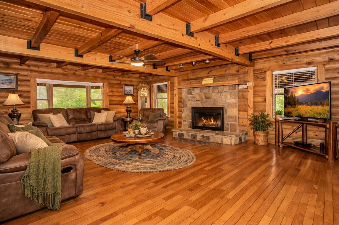 Smoky Bear Lodge with Guest House