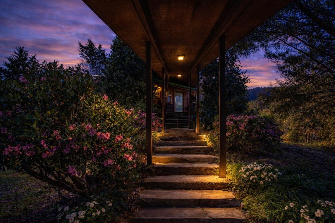 Smoky Bear Lodge with Guest House