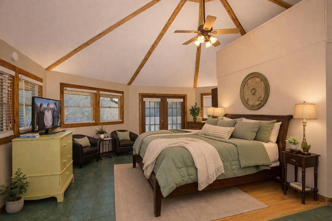 Smoky Bear Lodge with Guest House