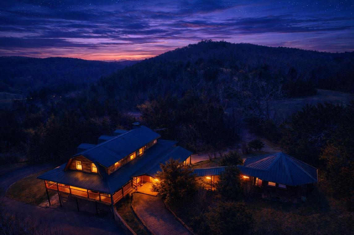 Smoky Bear Lodge with Guest House