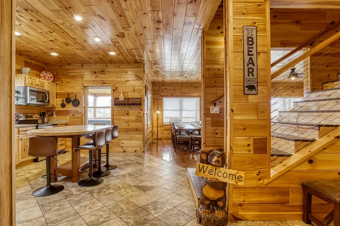 Beartastic Mountain View Lodge - New