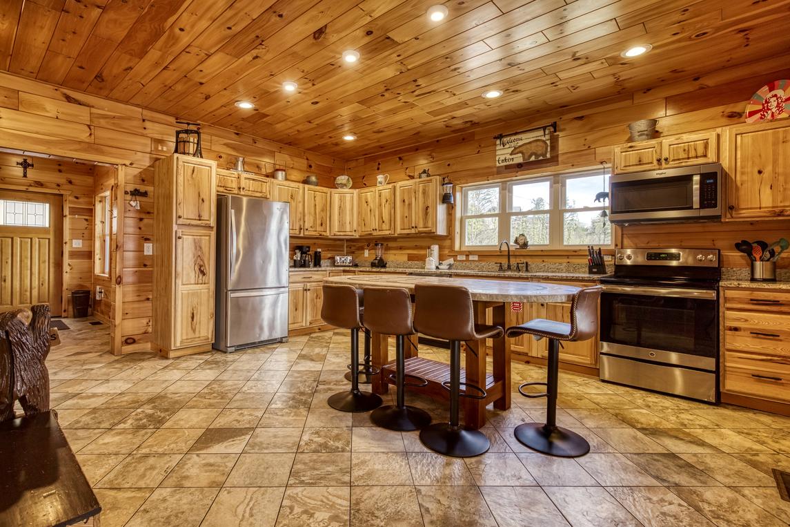 Beartastic Mountain View Lodge - New