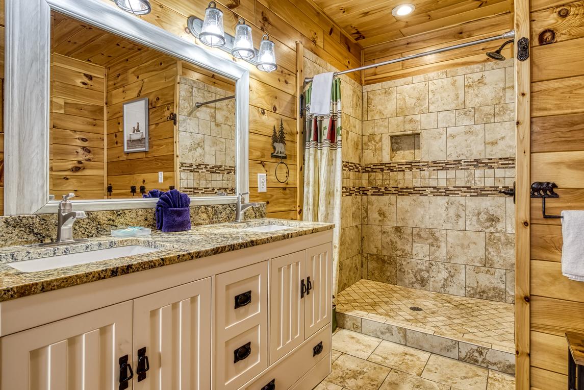 Beartastic Mountain View Lodge - New