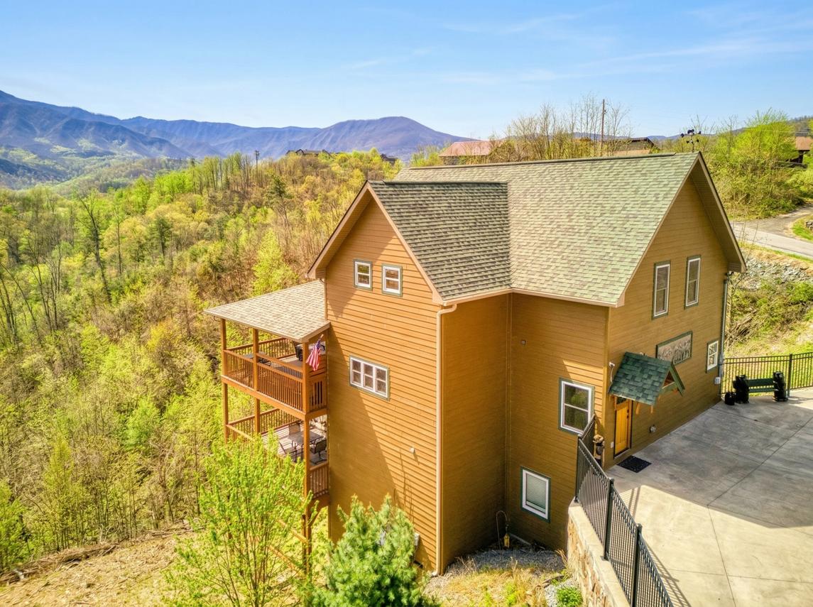 Beartastic Mountain View Lodge - New