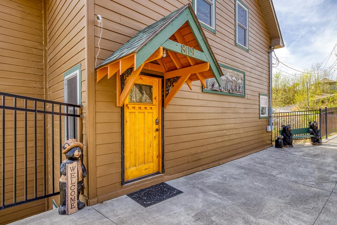 Beartastic Mountain View Lodge - New