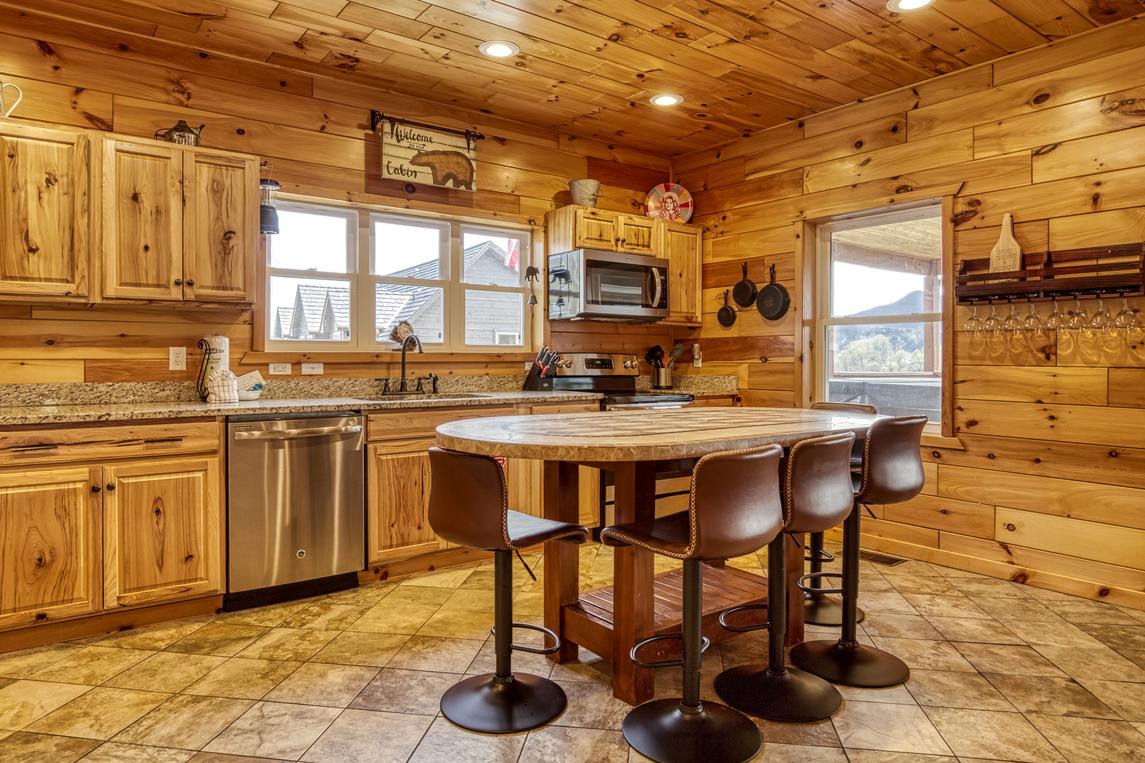 Beartastic Mountain View Lodge - New