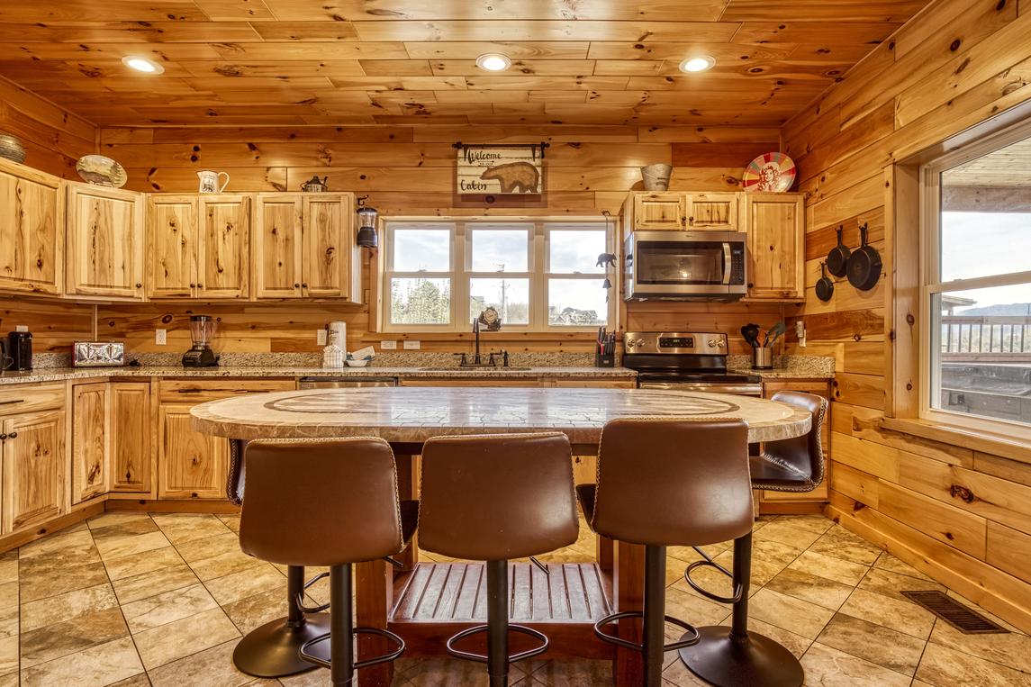 Beartastic Mountain View Lodge - New