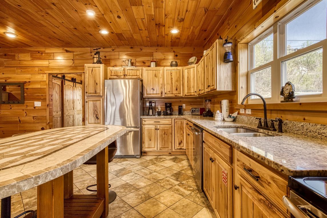 Beartastic Mountain View Lodge - New