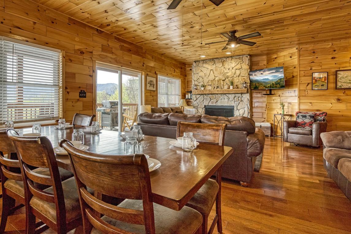 Beartastic Mountain View Lodge - New