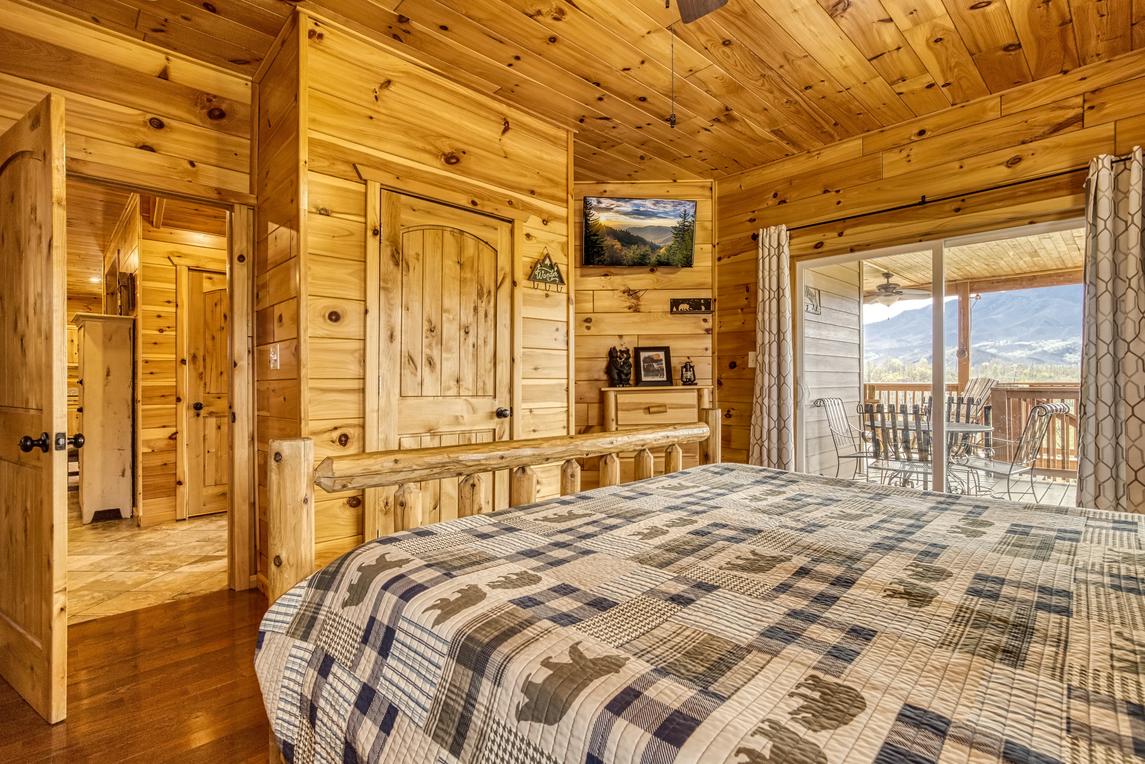 Beartastic Mountain View Lodge - New