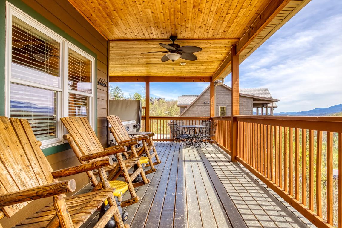 Beartastic Mountain View Lodge - New