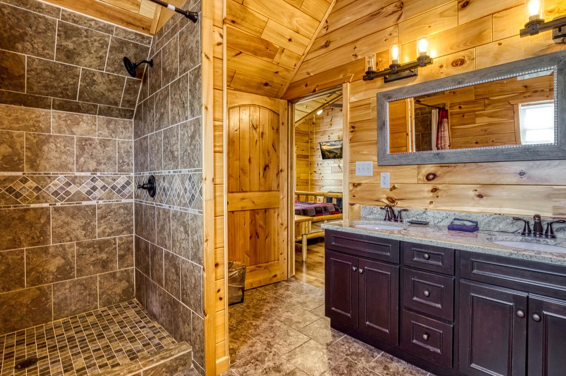 Beartastic Mountain View Lodge - New