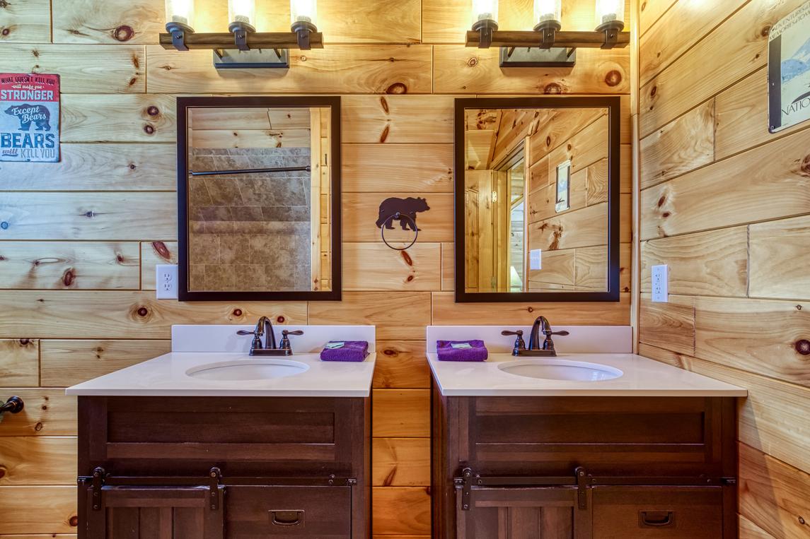 Beartastic Mountain View Lodge - New