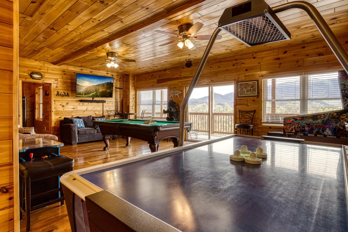 Beartastic Mountain View Lodge - New