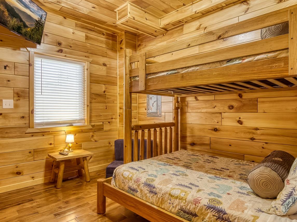 Beartastic Mountain View Lodge - New