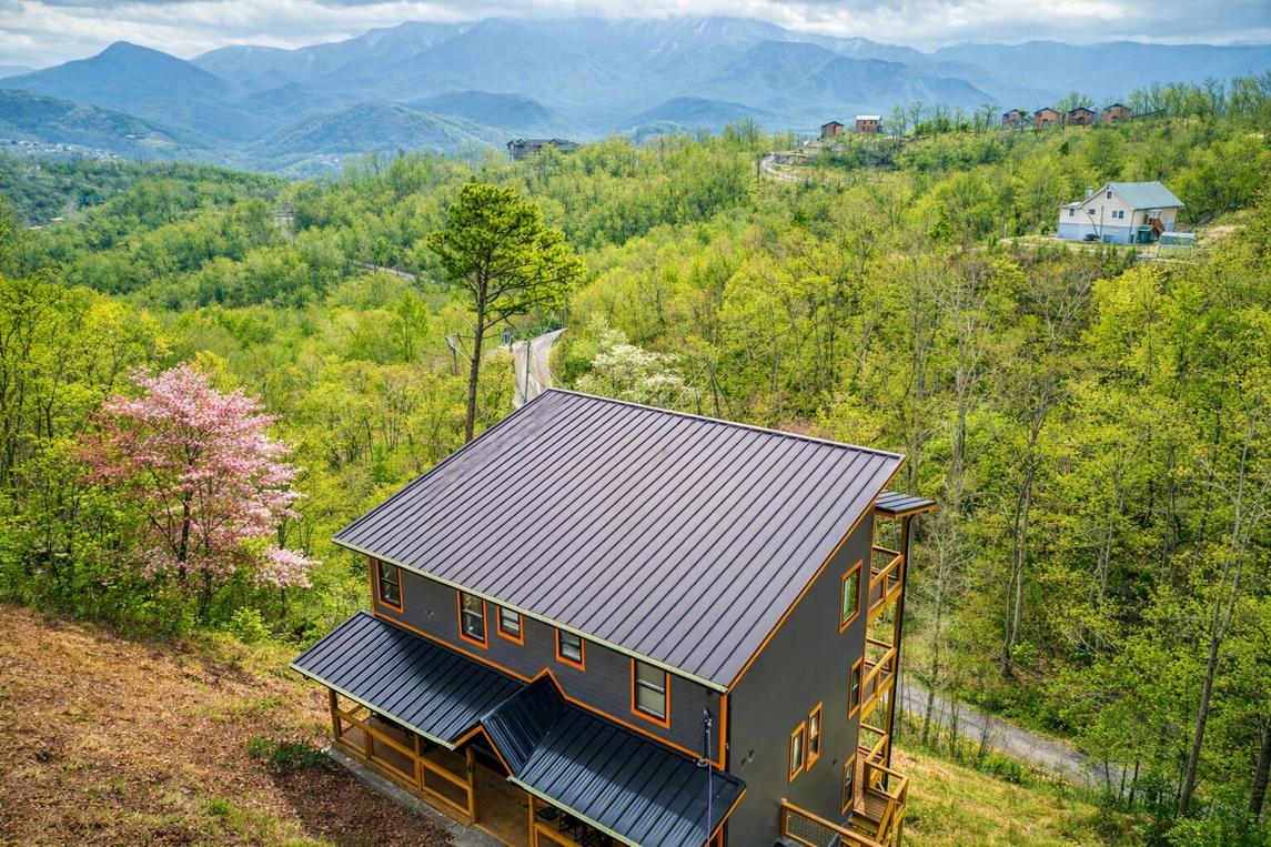 Longview Lodge - New Listing