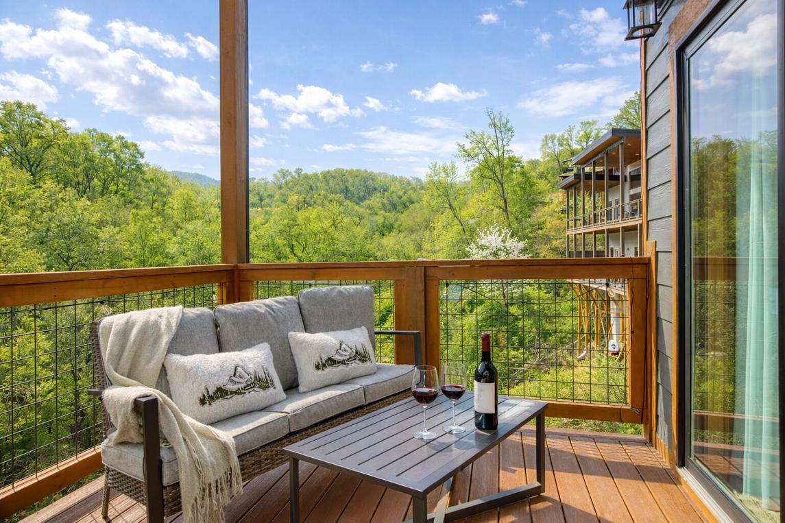 Longview Lodge - New Listing