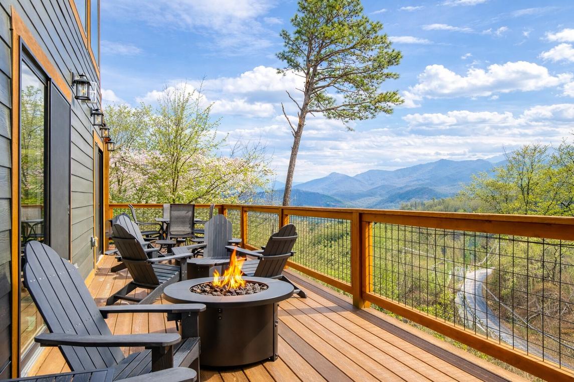 Longview Lodge - New Listing