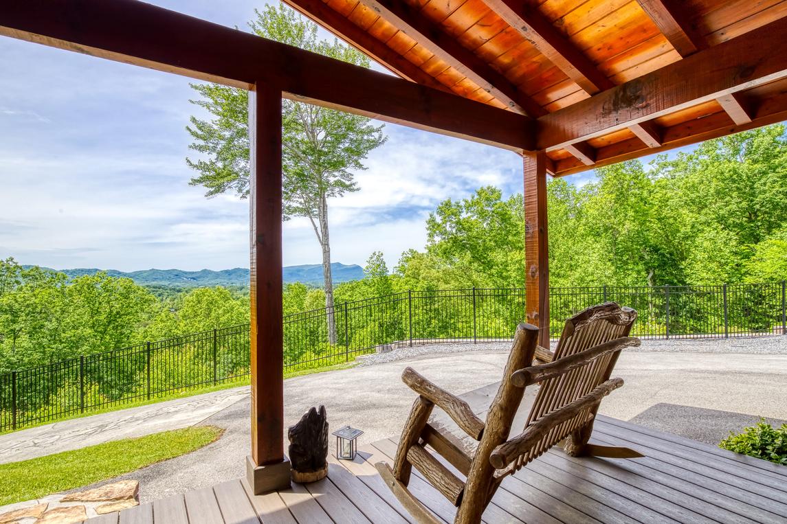 Smoky Sunset Retreat - New Listing