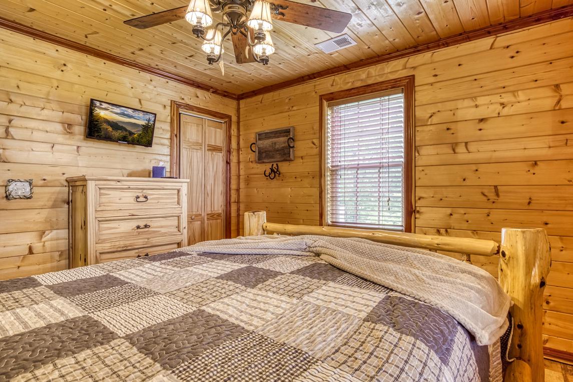 Smoky Sunset Retreat - New Listing