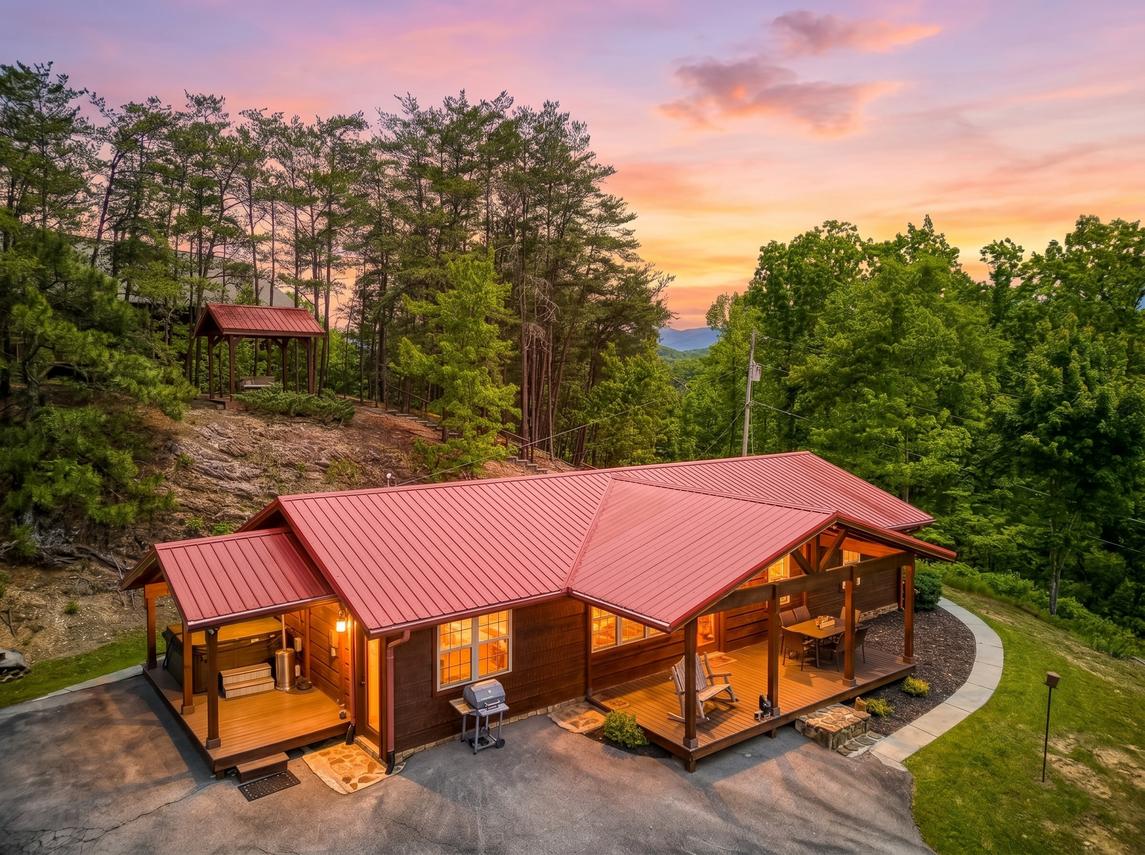 Smoky Sunset Retreat - New Listing