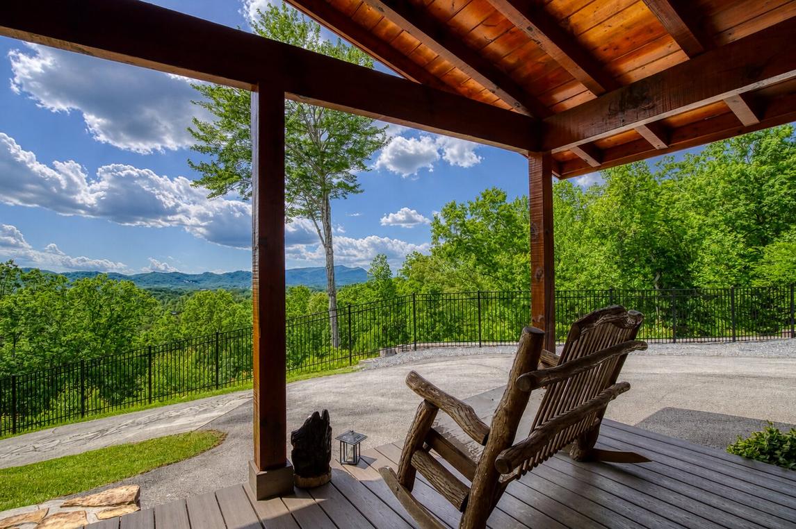 Smoky Sunset Retreat - New Listing