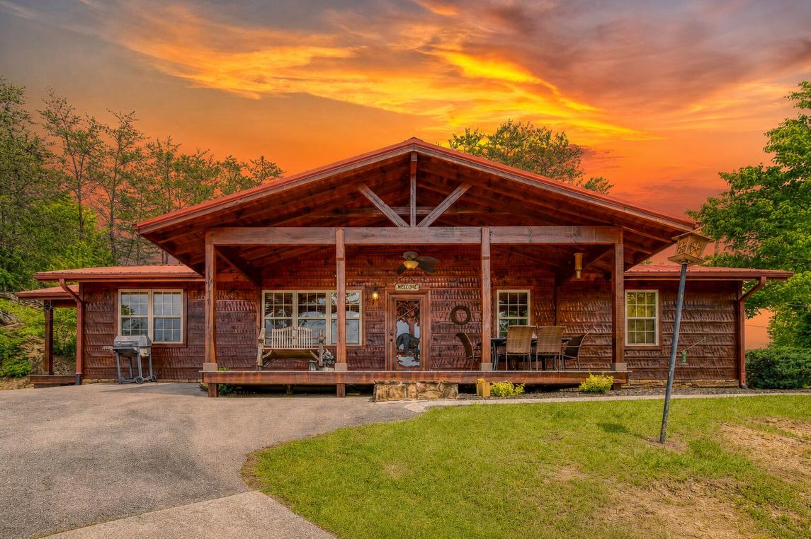 Smoky Sunset Retreat - New Listing