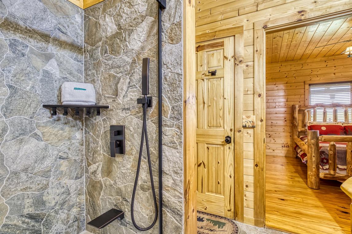 Lumberjack Lodge - New Listing