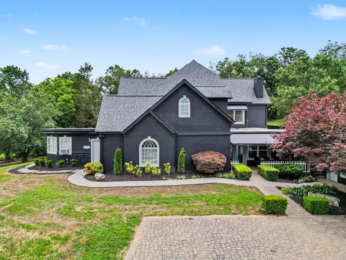 Bella Villa - New Listing 