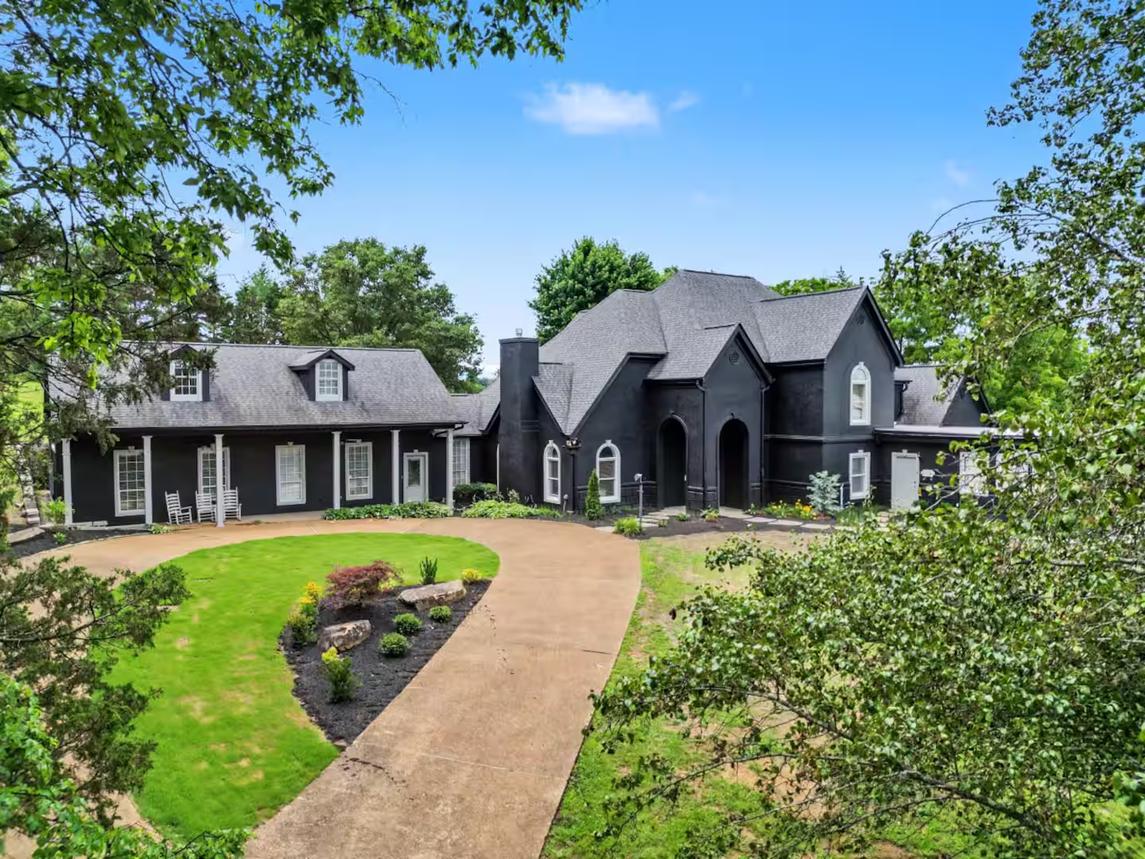 Bella Villa - New Listing 