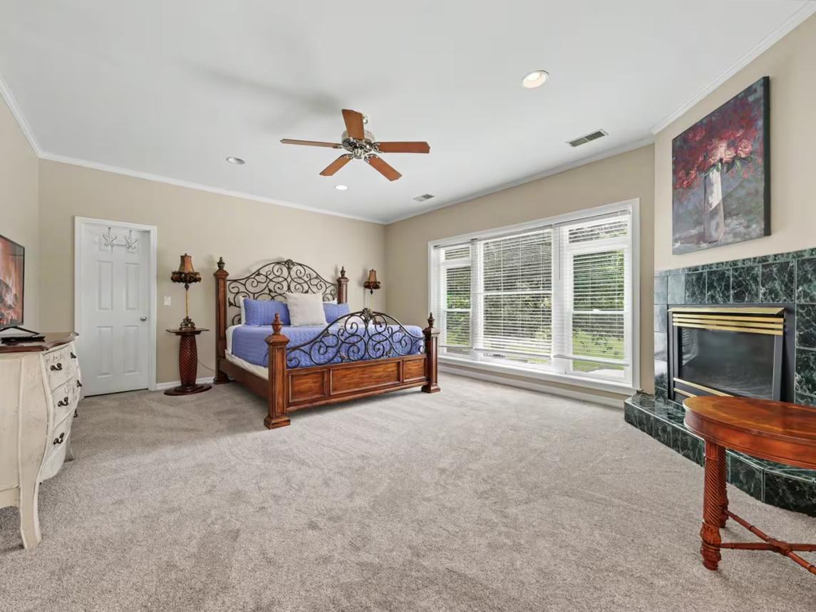 Bella Villa - New Listing 
