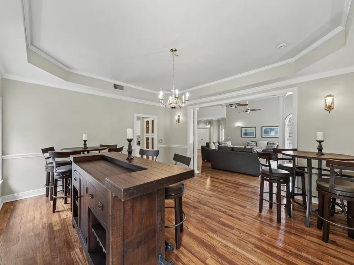 Bella Villa - New Listing 