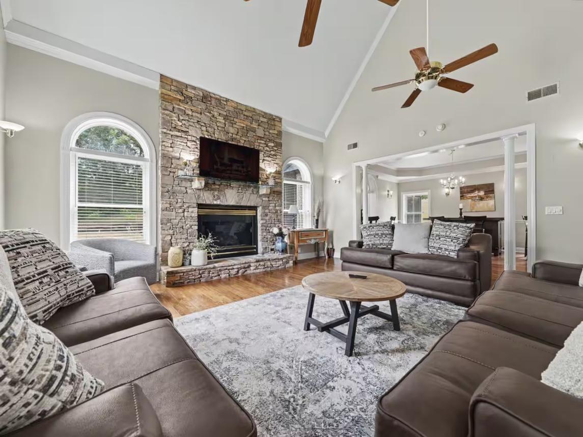 Bella Villa - New Listing 
