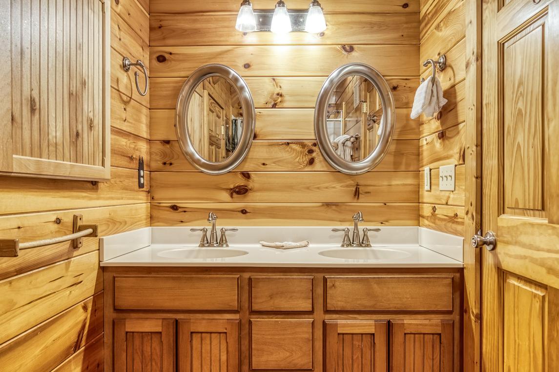 3 Peaks View - new Listing