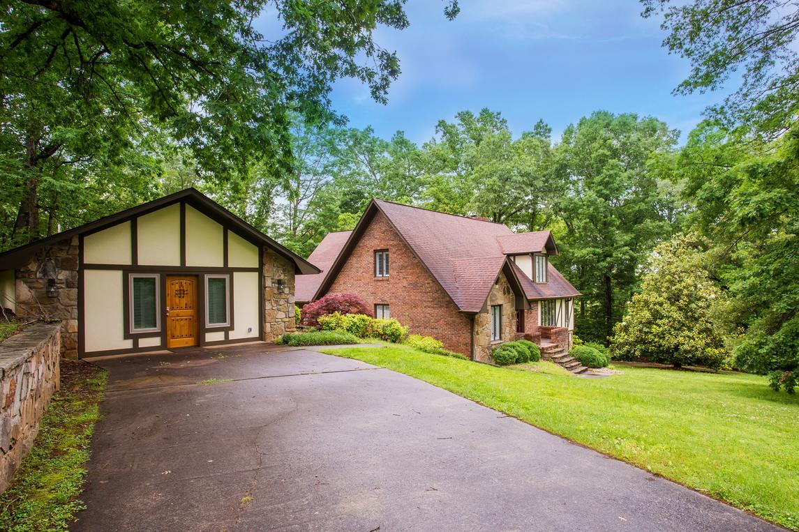 The Majestic - New Listing
