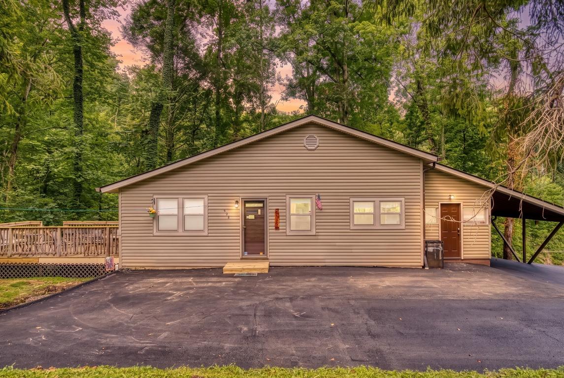 Bear Cub Retreat - In Gatlinburg