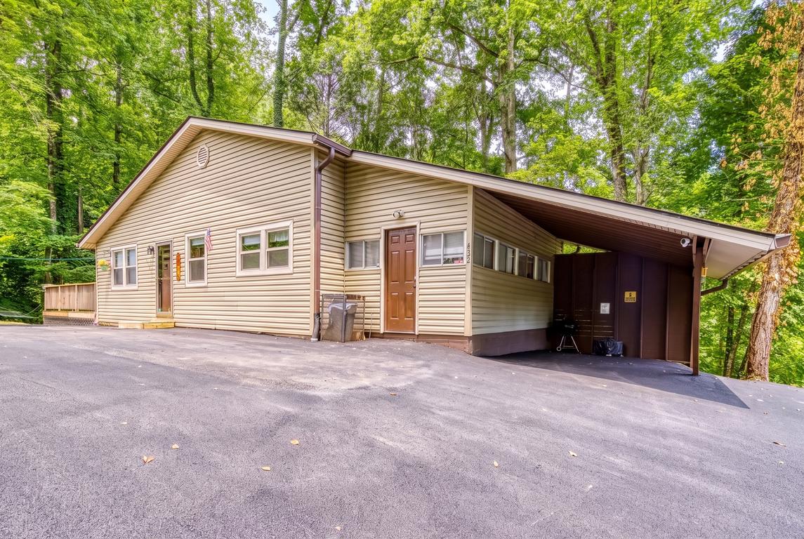 Bear Cub Retreat - In Gatlinburg