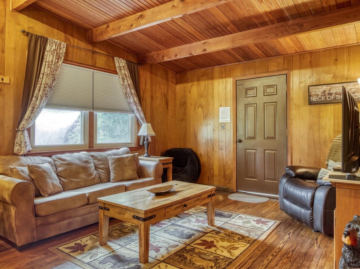 Bear Cub Retreat - In Gatlinburg