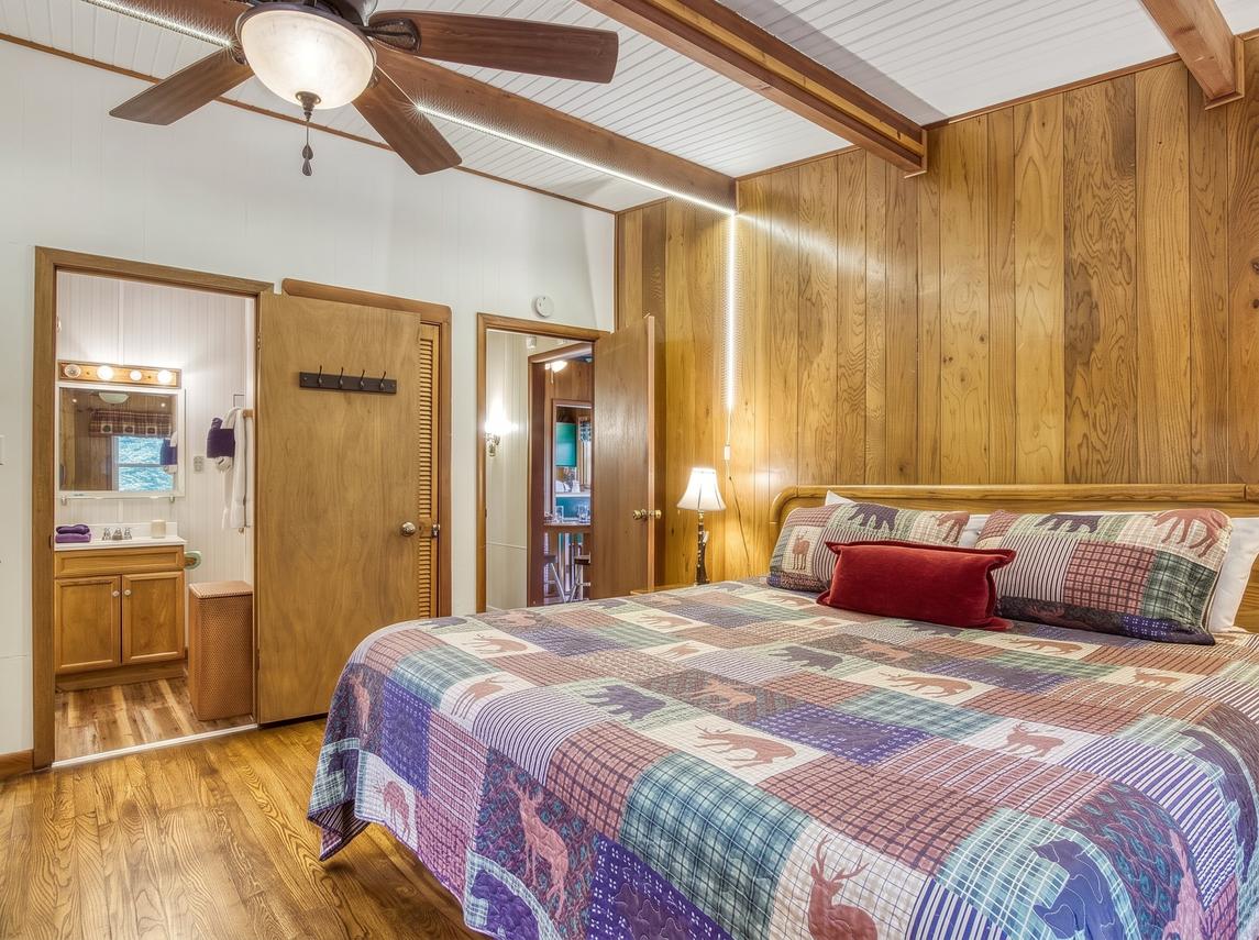 Bear Cub Retreat - In Gatlinburg