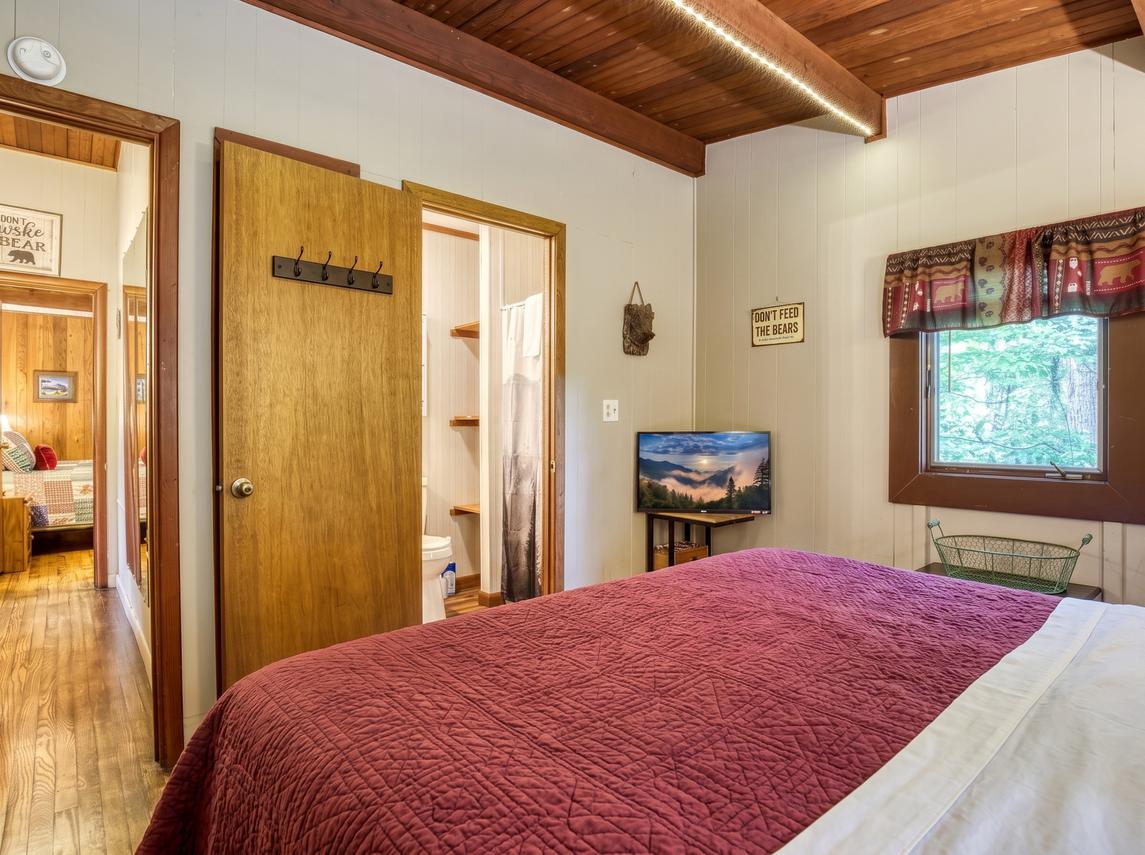 Bear Cub Retreat - In Gatlinburg