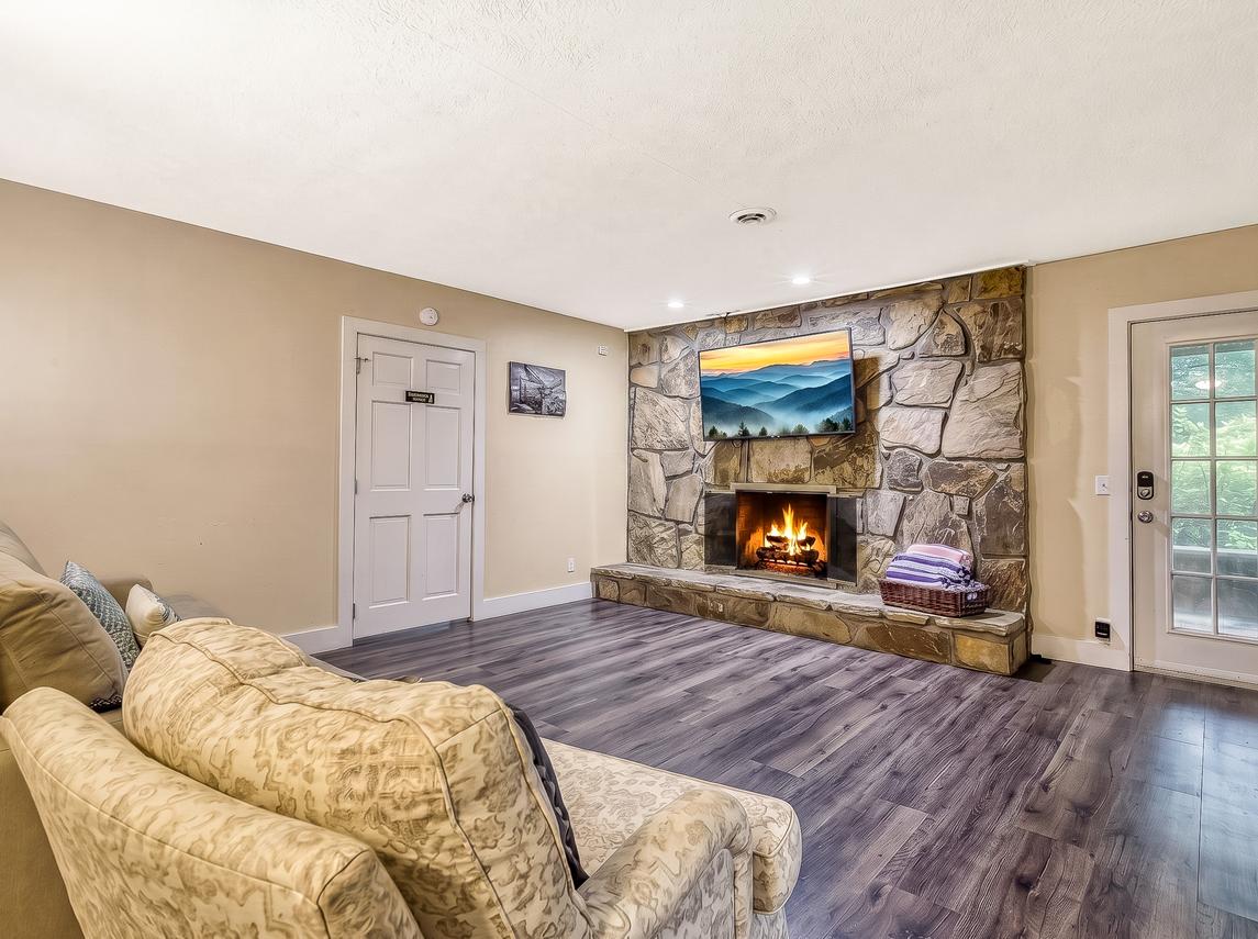 The Majestic - New Listing