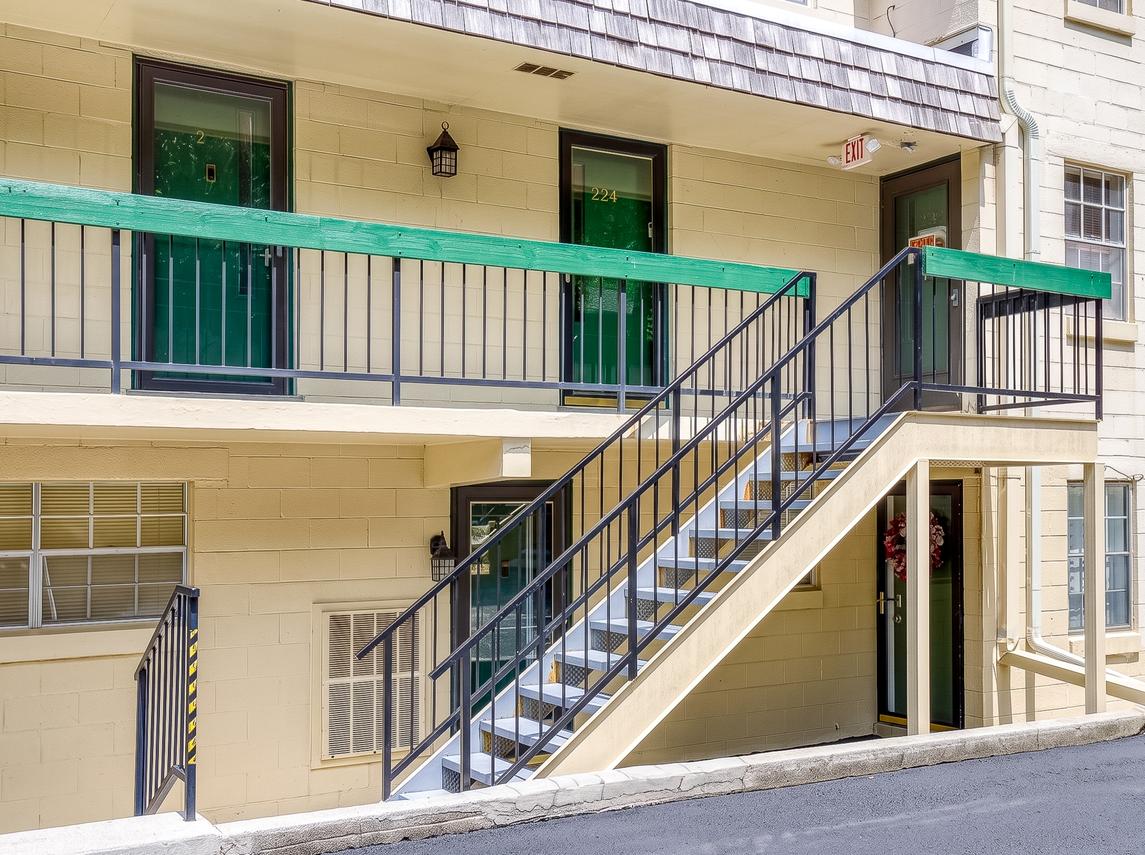 Streamview Condo - New Listing