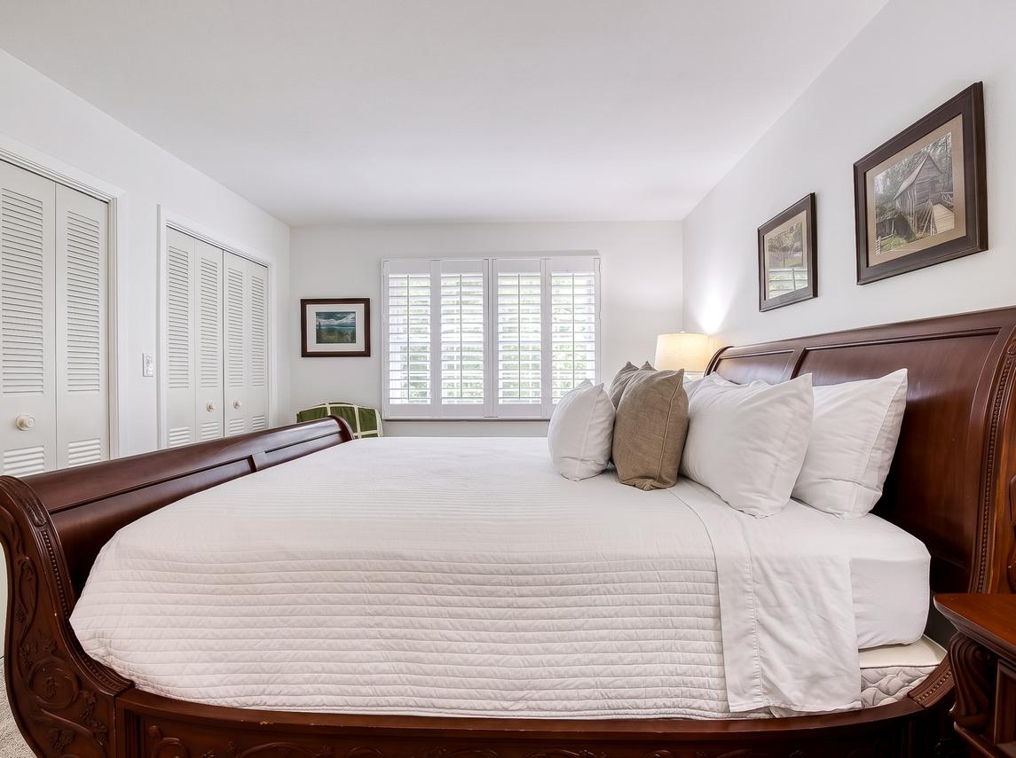 Streamview Condo - New Listing