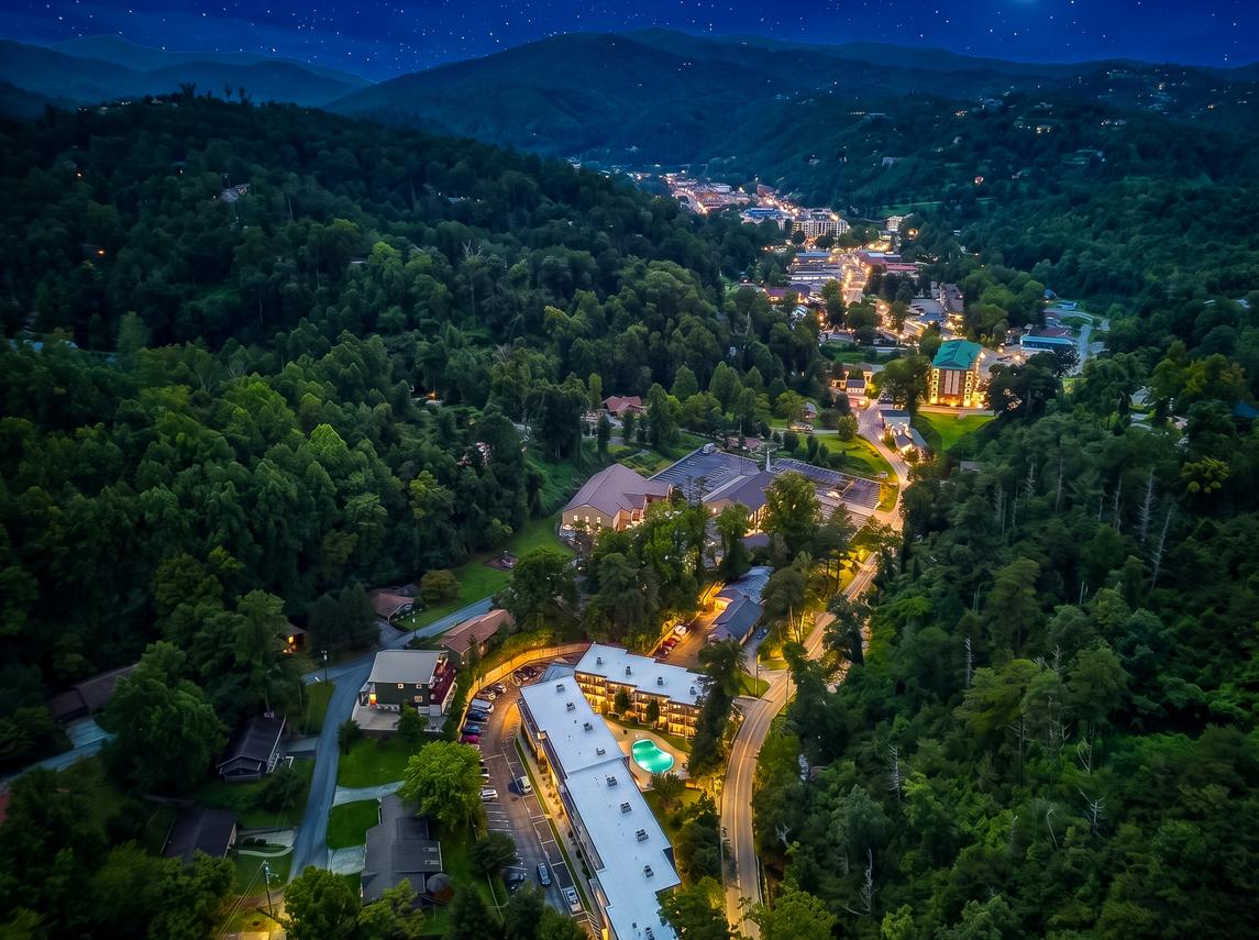 Streamview Condo - New Listing