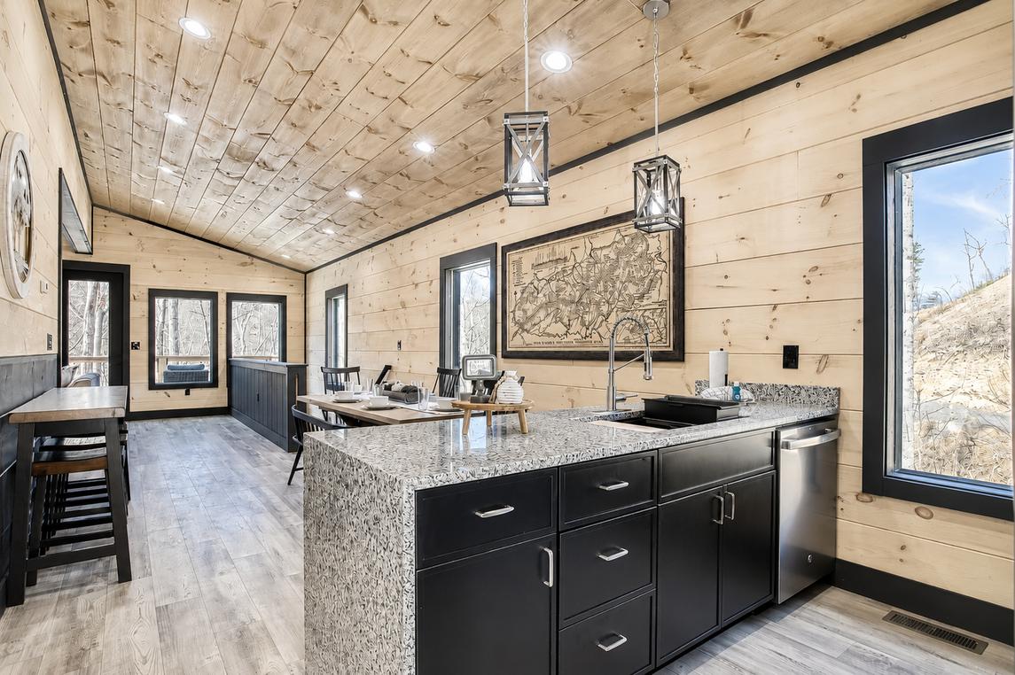 Whiskey Splash Cabin - New listing