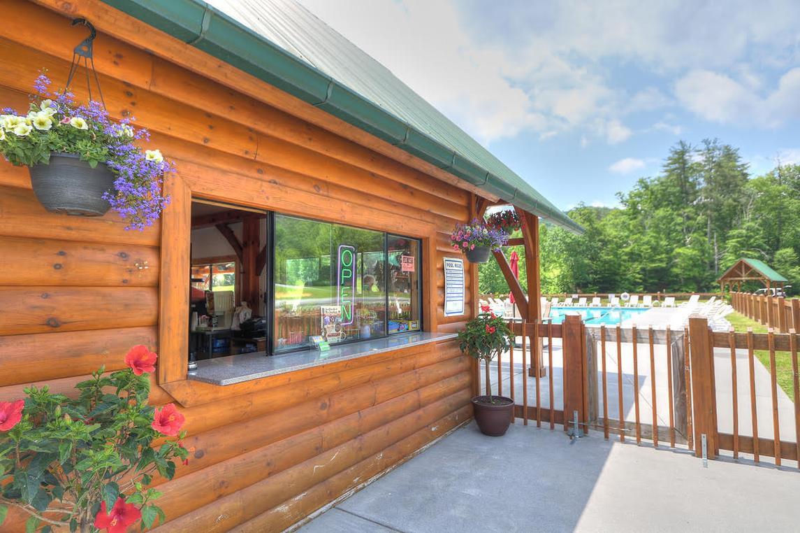 Whiskey Splash Cabin - New listing