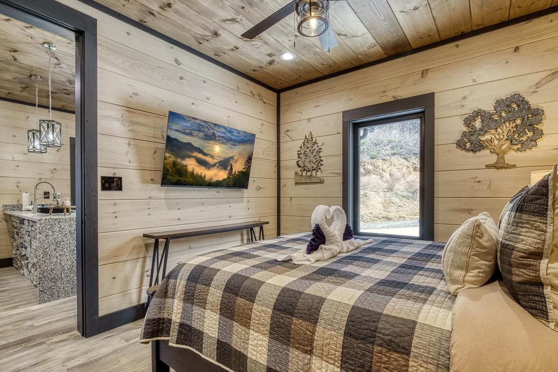 Whiskey Splash Cabin - New listing
