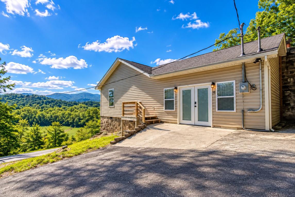 A Hillside Getaway