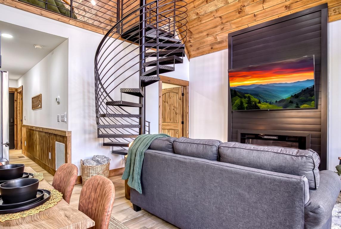 The Happy Hideaway - New Listing